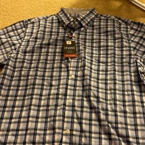 LAST CHANCE Van Heusen plaid short sleeve collared button down shirt